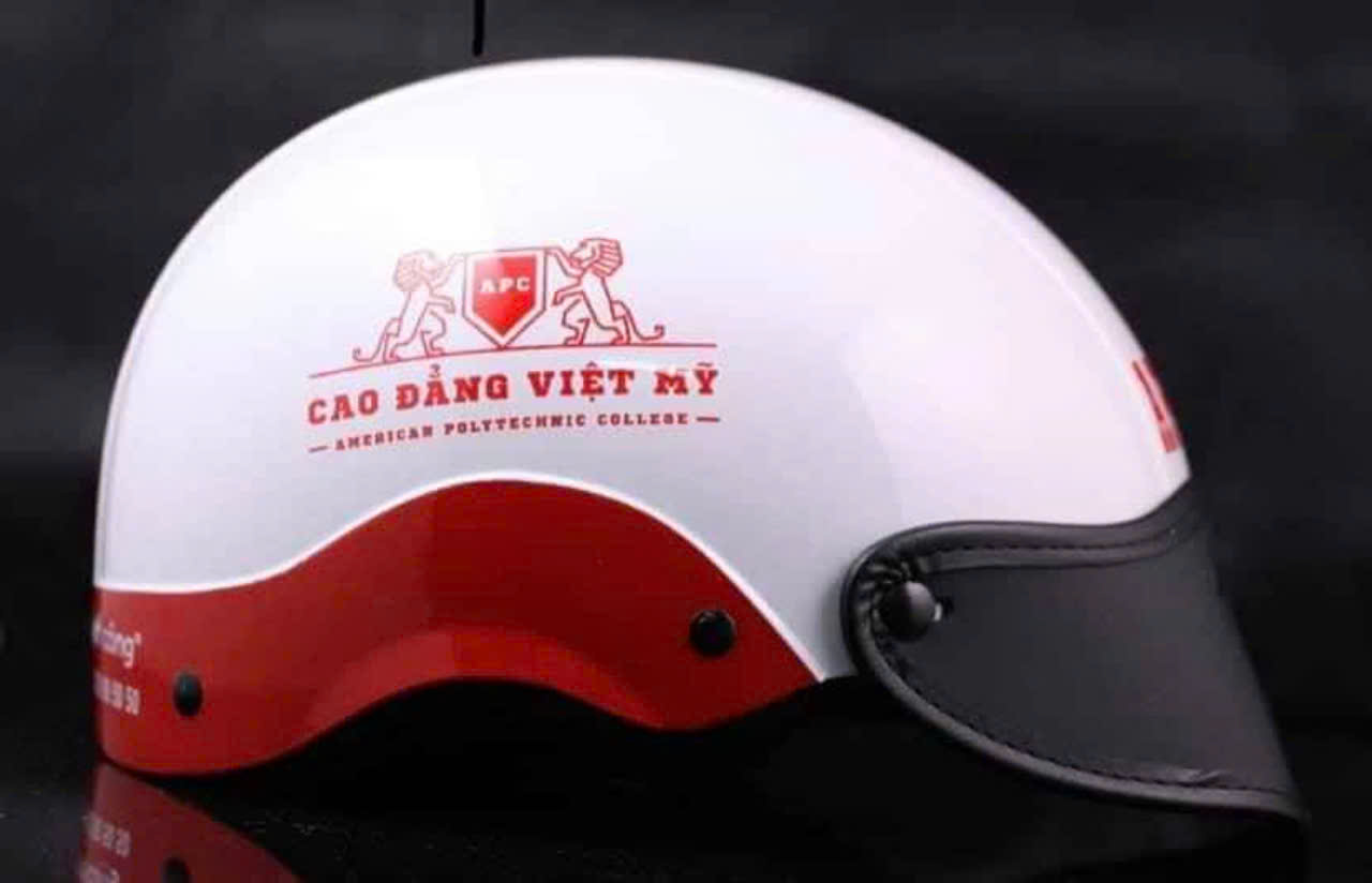 In mũ bảo hiểm